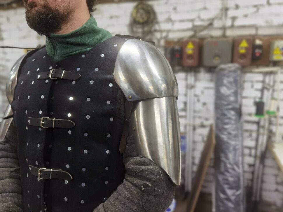 Titanium pauldrons and bracers for HMB